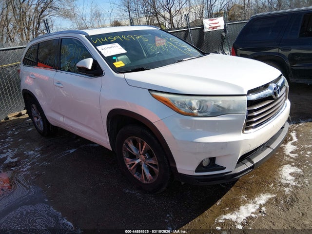 Salvage Toyota Highlander Image