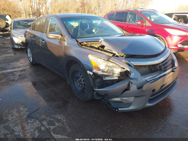 Salvage Nissan Altima Image