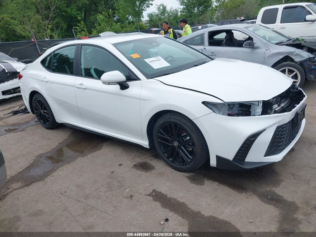 Salvage Toyota Camry Image