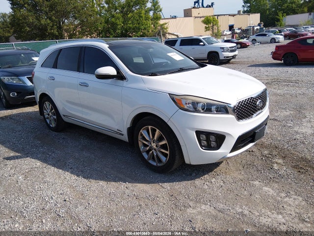 Salvage Kia Sorento Image