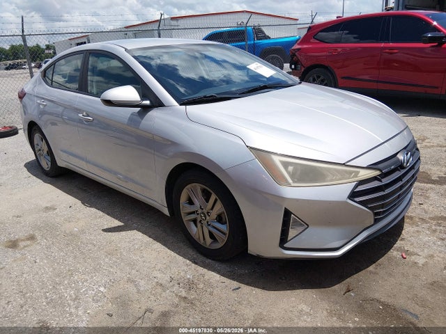 Salvage Hyundai ELANTRA Image