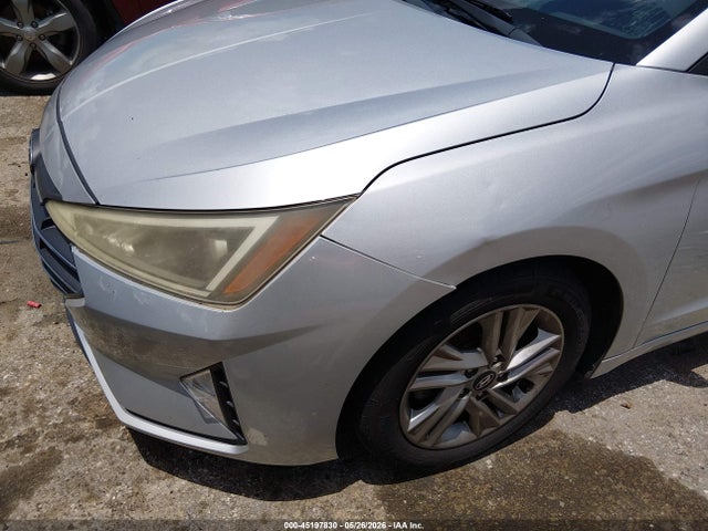 Hyundai ELANTRA Sel