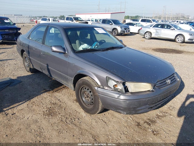 Salvage Toyota Camry Image