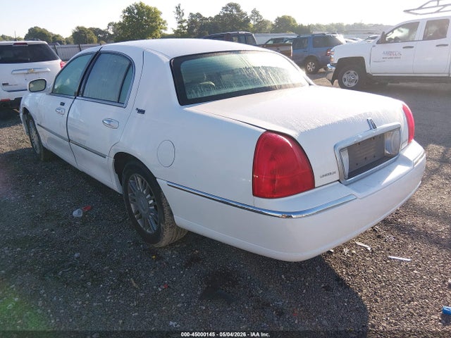 Lincoln Towncar Signature Limited