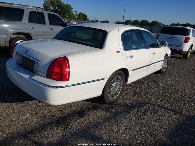 Lincoln Towncar Signature Limited