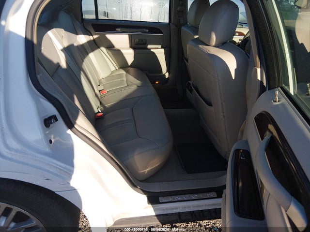 Lincoln Towncar Signature Limited