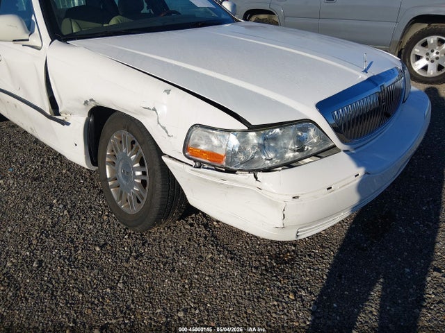 Lincoln Towncar Signature Limited