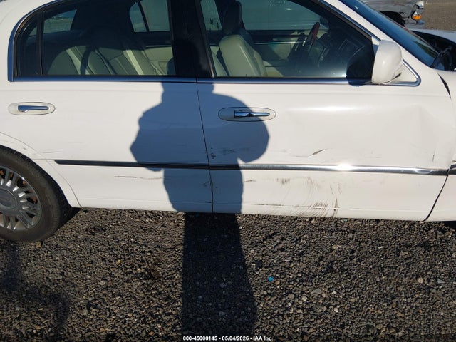 Lincoln Towncar Signature Limited