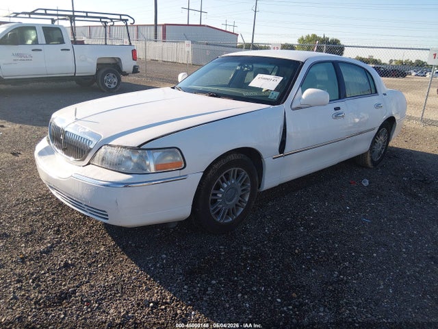 Lincoln Towncar Signature Limited