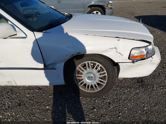 Lincoln Towncar Signature Limited