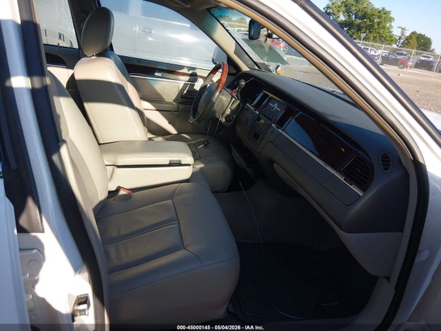 Lincoln Towncar Signature Limited