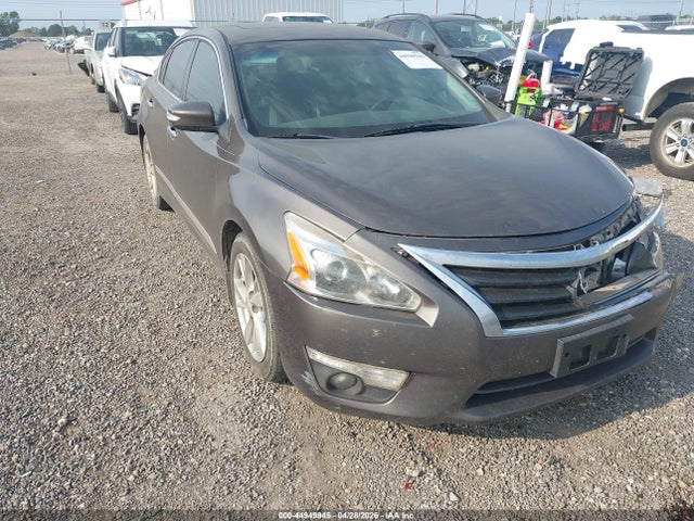 Salvage Nissan Altima Image