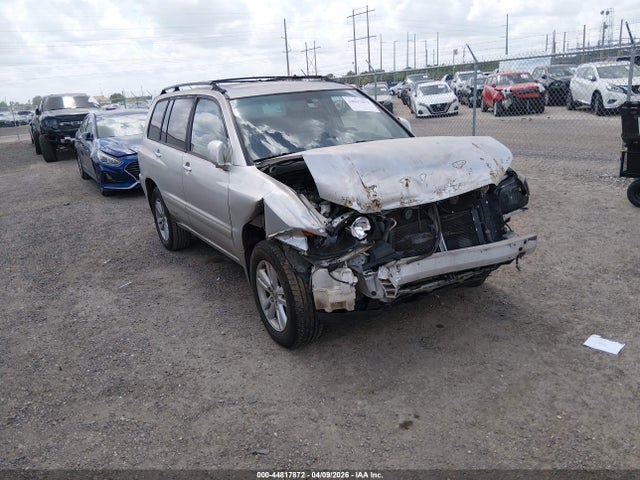 Salvage Toyota Highlander Image