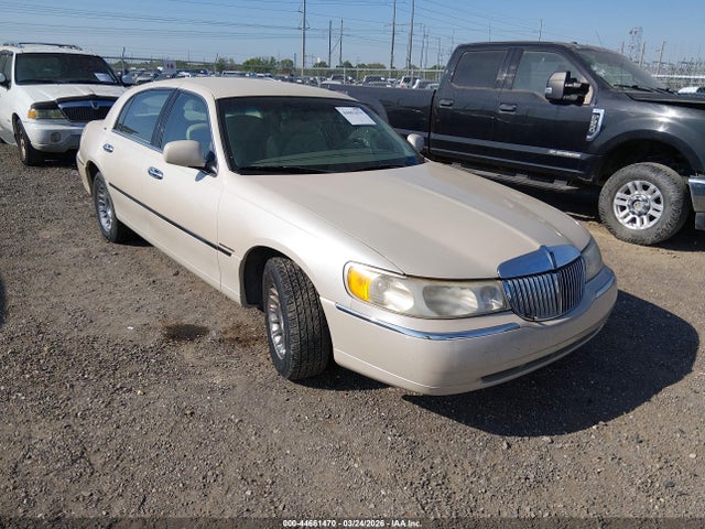 Salvage Lincoln Towncar Image