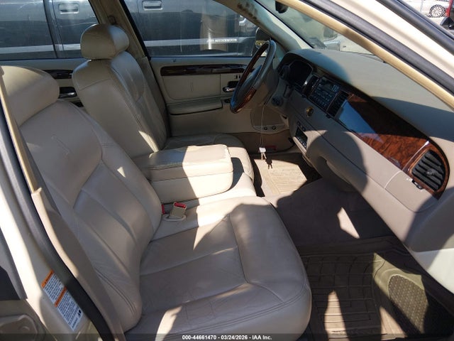 Lincoln Towncar Cartier