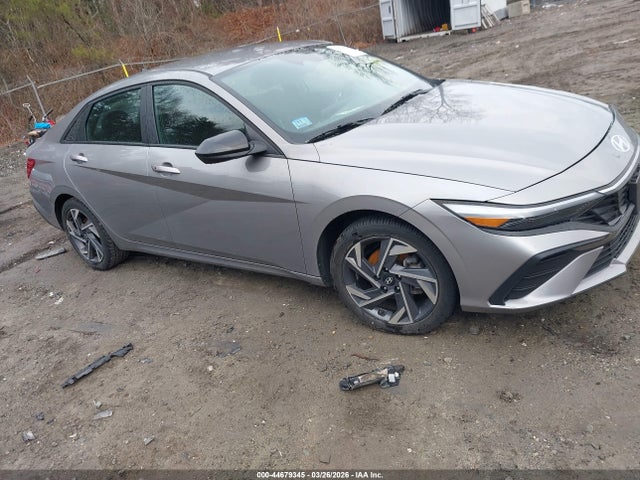 Salvage Hyundai ELANTRA Image