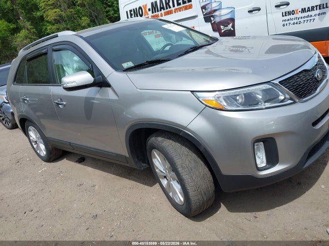 Salvage Kia Sorento Image