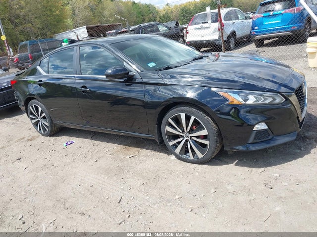 Salvage Nissan Altima Image