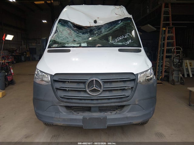 Mercedes-Benz Sprinter 2500 Standard Roof 4-cyl Gas