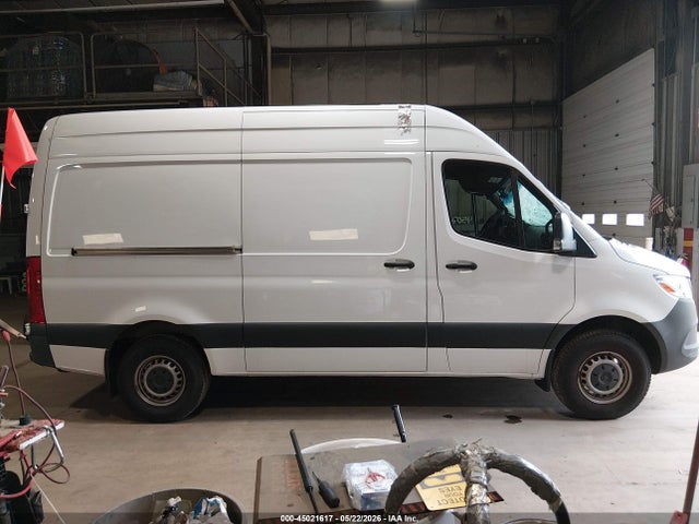 Mercedes-Benz Sprinter 2500 Standard Roof 4-cyl Gas