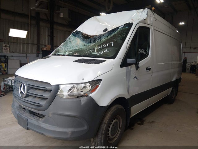 Mercedes-Benz Sprinter 2500 Standard Roof 4-cyl Gas