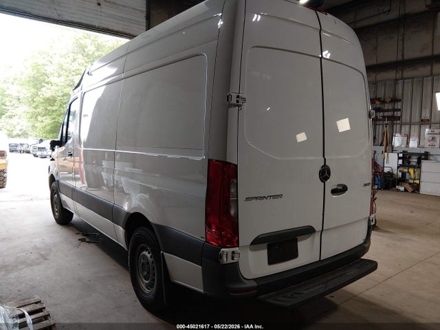 Mercedes-Benz Sprinter 2500 Standard Roof 4-cyl Gas