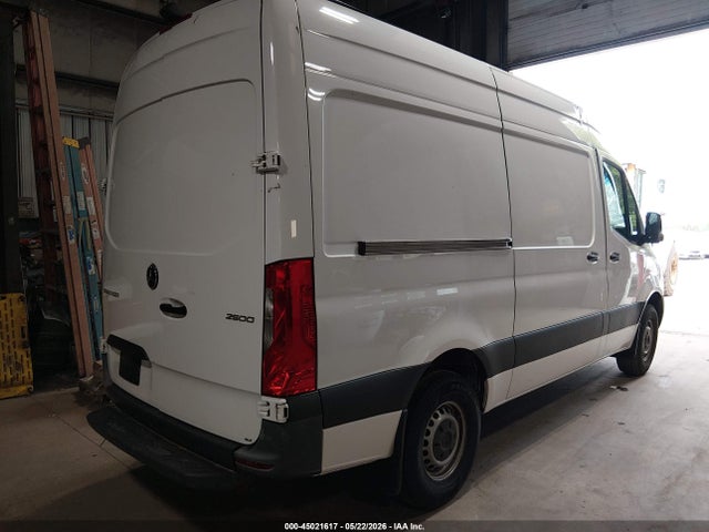 Mercedes-Benz Sprinter 2500 Standard Roof 4-cyl Gas