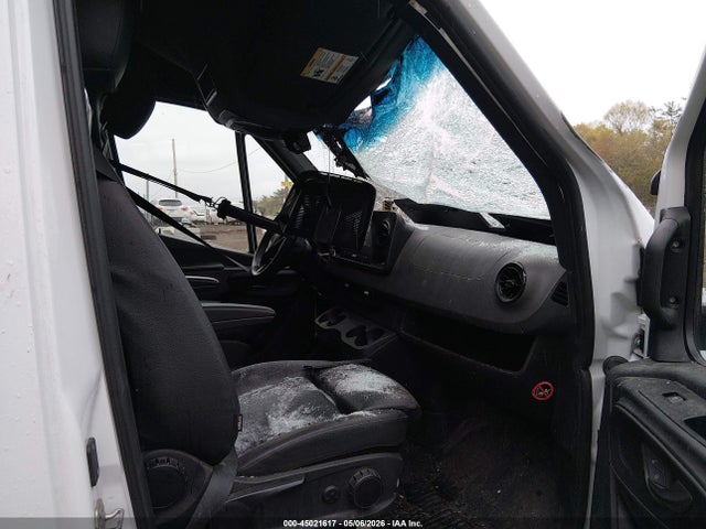Mercedes-Benz Sprinter 2500 Standard Roof 4-cyl Gas