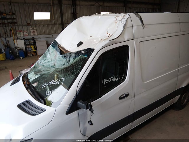 Mercedes-Benz Sprinter 2500 Standard Roof 4-cyl Gas