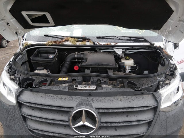 Mercedes-Benz Sprinter 2500 Standard Roof 4-cyl Gas