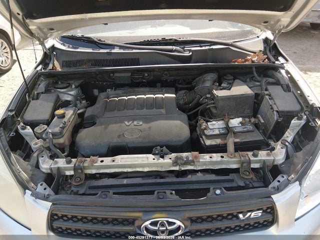 Toyota RAV4 Base V6