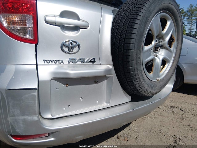 Toyota RAV4 Base V6