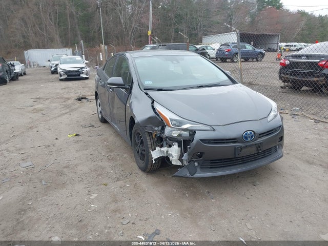 Salvage Toyota Prius Image