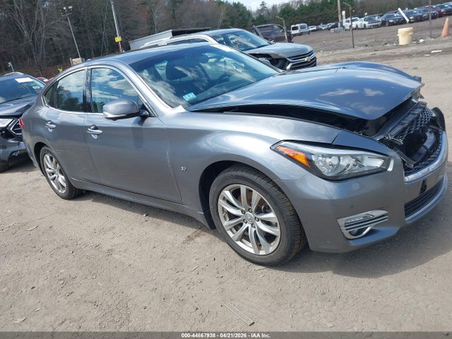 Salvage INFINITI Q70 Image
