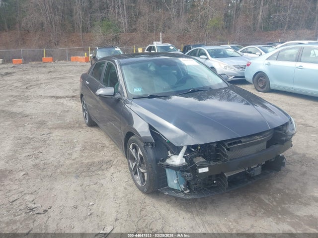 Salvage Hyundai ELANTRA Image