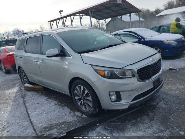 Salvage Kia Sedona Image