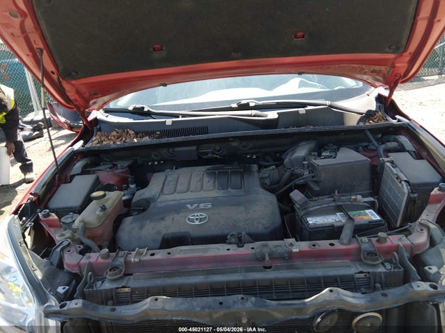 Toyota RAV4 Base V6