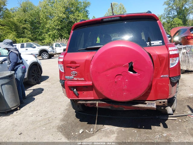 Toyota RAV4 Base V6