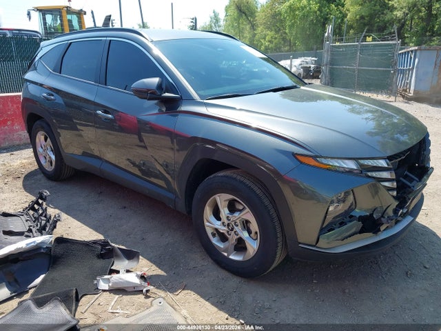 Salvage Hyundai TUCSON Image