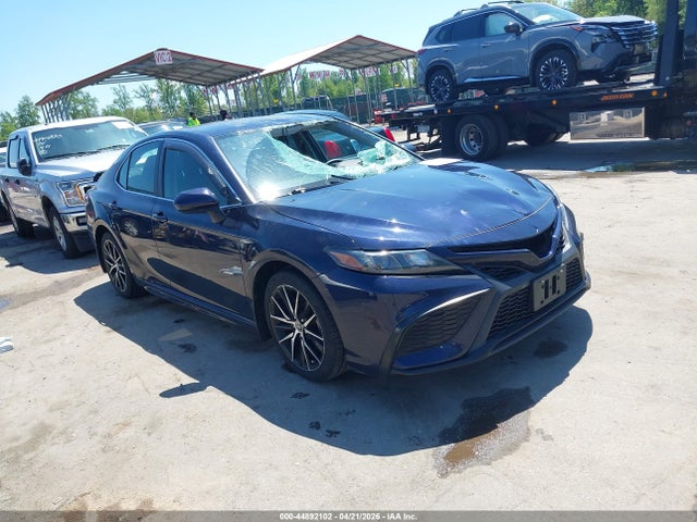 Salvage Toyota Camry Image