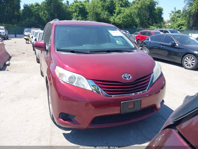 Toyota Sienna Le 8 Passenger