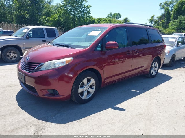Toyota Sienna Le 8 Passenger