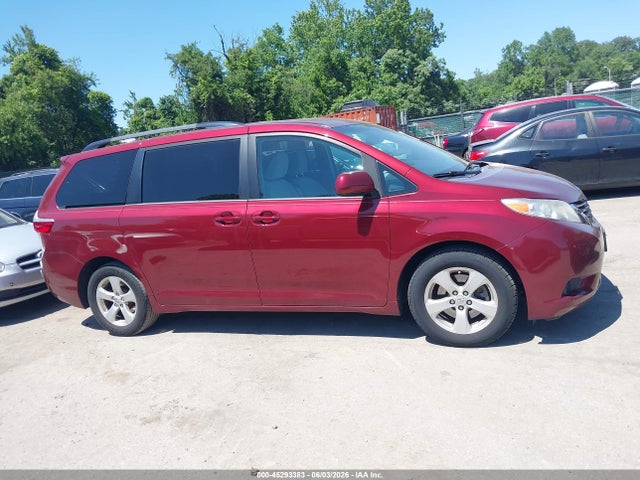 Toyota Sienna Le 8 Passenger