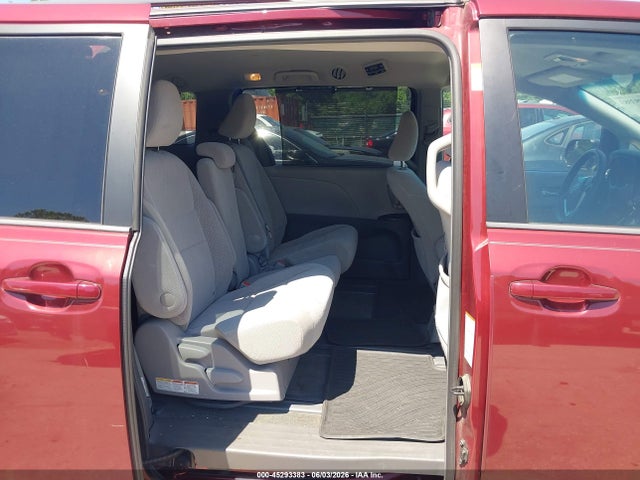 Toyota Sienna Le 8 Passenger