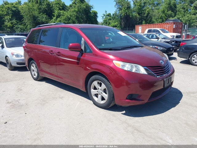 Salvage Toyota Sienna Image