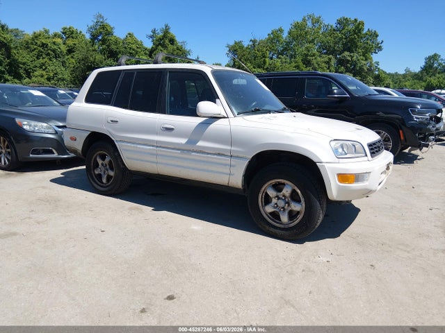 Salvage Toyota RAV4 Image
