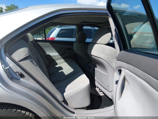 Toyota Camry Le V6