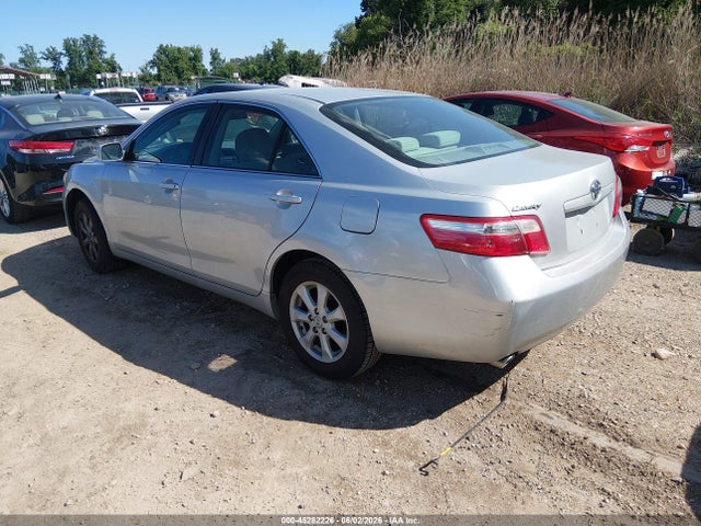 Toyota Camry Le V6