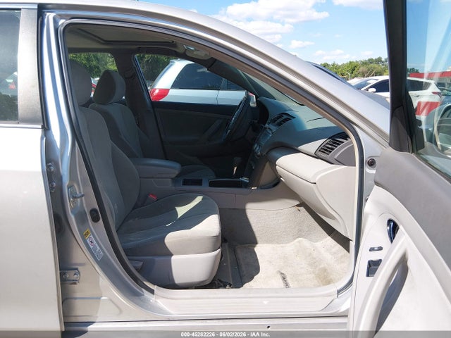 Toyota Camry Le V6