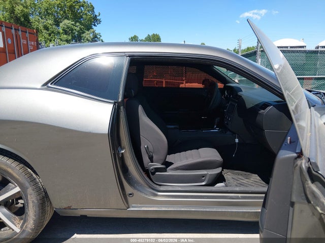 Dodge Challenger Se